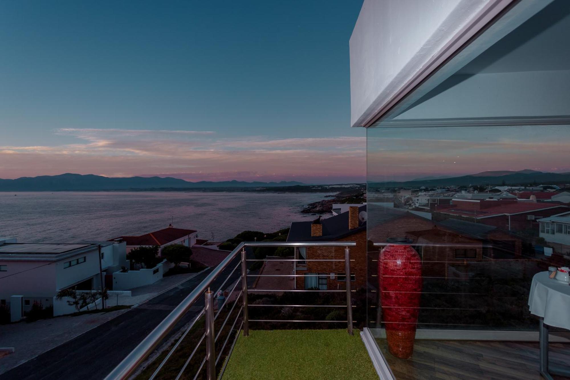 Sea Star Lodge Gansbaai Buitenkant foto