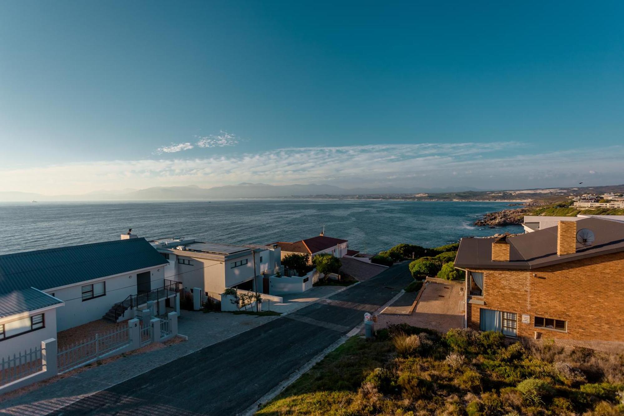 Sea Star Lodge Gansbaai Buitenkant foto