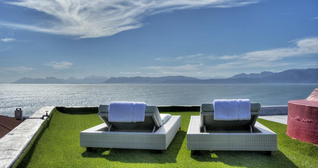 Sea Star Lodge Gansbaai Buitenkant foto